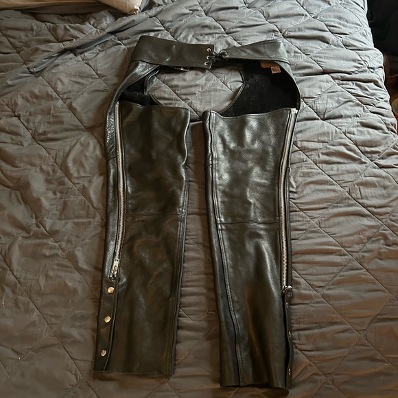Kerr Men’s Leather Motorcycle Chaps - Picture 13 of 16